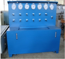 液壓支架試驗(yàn)臺(tái) 如下圖(使用單位:江蘇蛟龍重工集團(tuán)有限公司)