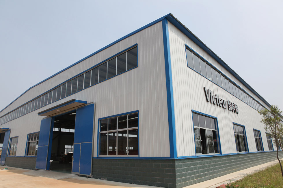 廠(chǎng)房一側(cè)